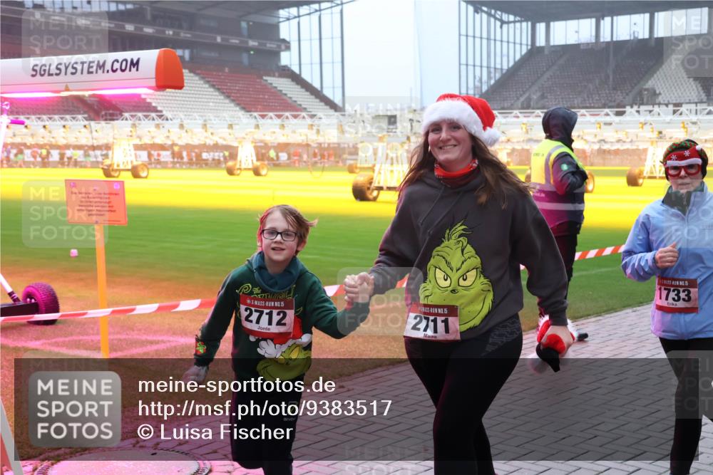 07.12.2025 - St. Pauli X-Mass-Run No. 15 Luisa Fischer http://msf.ph/oto/9383517 07.12.2025 10:13:42 Ziel 15, 2712, 15, 2711, 06, 15, 1733, 80, 88, 938, 970, 1044, 1062, 1126, 1220, 1397, 1733, 2687, 2711, 2712, 3588, 3589, 4081, 4082, 4083, 4487, 4664 meine-sportfotos.de