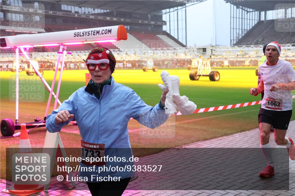 07.12.2025 - St. Pauli X-Mass-Run No. 15 Luisa Fischer http://msf.ph/oto/9383527 07.12.2025 10:13:44 Ziel 15, 1733, 1062, 80, 88, 938, 970, 1044, 1062, 1126, 1220, 1397, 1733, 2687, 2711, 2712, 2905, 3588, 3589, 4081, 4082, 4083, 4487, 4664 meine-sportfotos.de