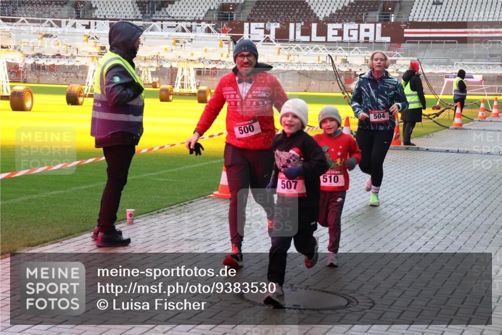 07.12.2025 - St. Pauli X-Mass-Run No. 15 Luisa Fischer http://msf.ph/oto/9383530 07.12.2025 10:53:32 Ziel 500, 507, 510, 504, 176, 262, 500, 504, 507, 510, 546, 1305, 1684, 2673, 3128, 4859 meine-sportfotos.de
