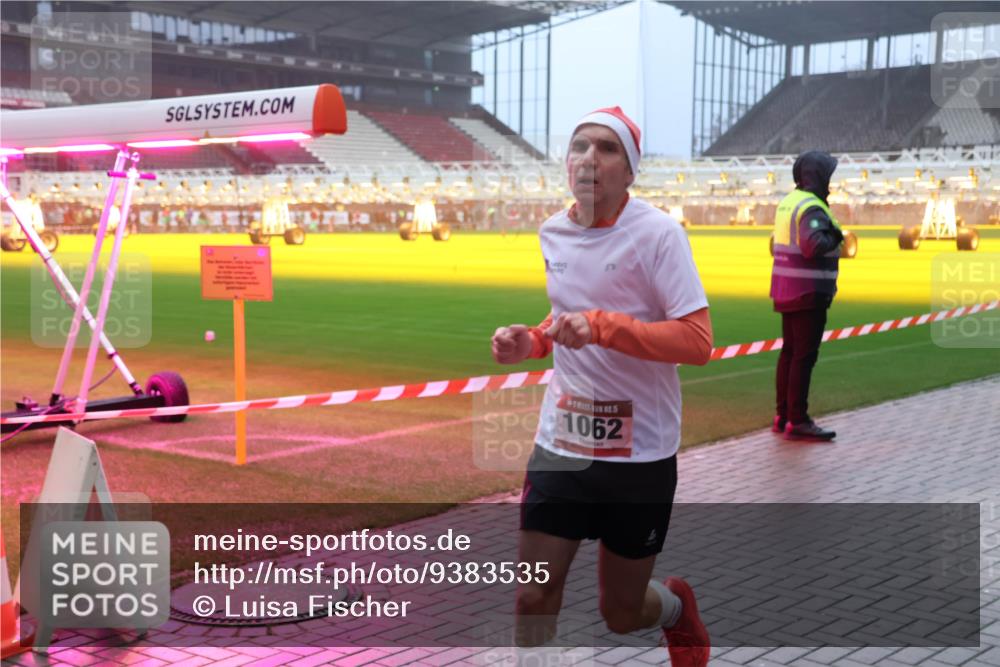 07.12.2025 - St. Pauli X-Mass-Run No. 15 Luisa Fischer http://msf.ph/oto/9383535 07.12.2025 10:13:44 Ziel 1062, 80, 88, 938, 970, 1044, 1062, 1126, 1220, 1397, 1733, 2687, 2711, 2712, 2905, 3588, 3589, 4081, 4082, 4083, 4487, 4664 meine-sportfotos.de