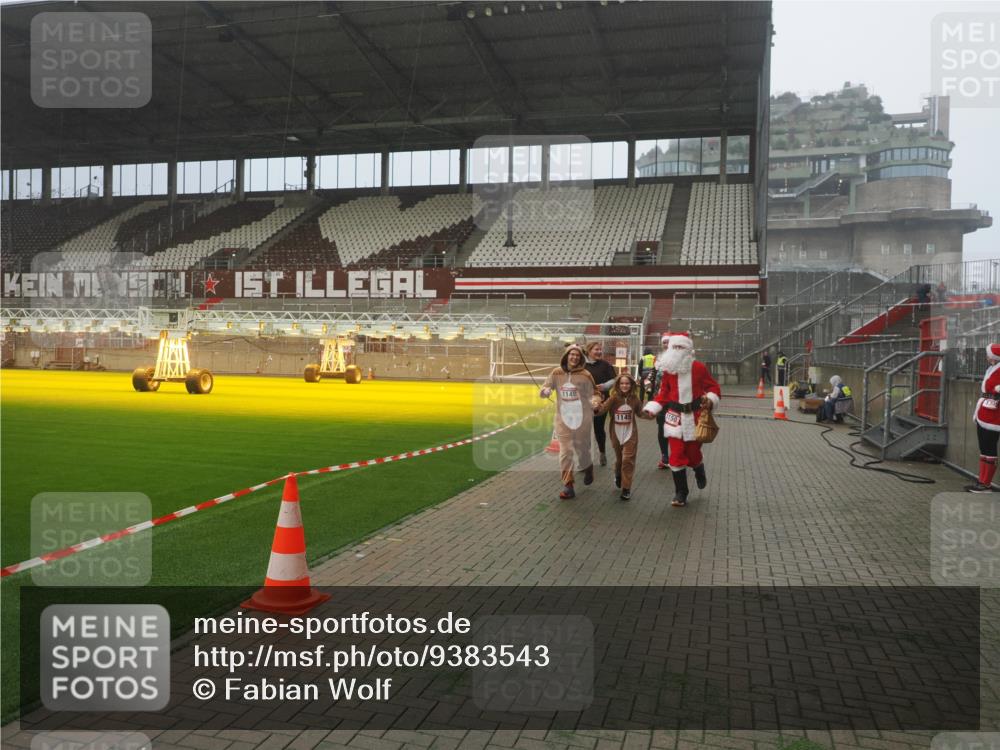 07.12.2025 - St. Pauli X-Mass-Run No. 15 Fabian Wolf http://msf.ph/oto/9383543 07.12.2025 10:11:02 Ziel 57, 979, 983, 1148, 1149, 1150, 1426, 1929, 1935, 2530 meine-sportfotos.de