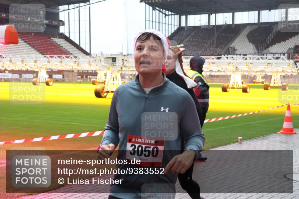 07.12.2025 - St. Pauli X-Mass-Run No. 15 Luisa Fischer http://msf.ph/oto/9383552 07.12.2025 11:26:22 Ziel 3050, 674, 678, 1079, 1334, 1339, 1344, 1356, 1379, 1388, 1593, 1672, 1673, 2055, 2088, 2145, 2161, 2166, 2198, 2255, 2265, 2498, 2786, 2795, 3050, 3051, 3068, 3070, 3094, 3257, 3258, 3260, 3261, 3607, 4654, 4825 meine-sportfotos.de