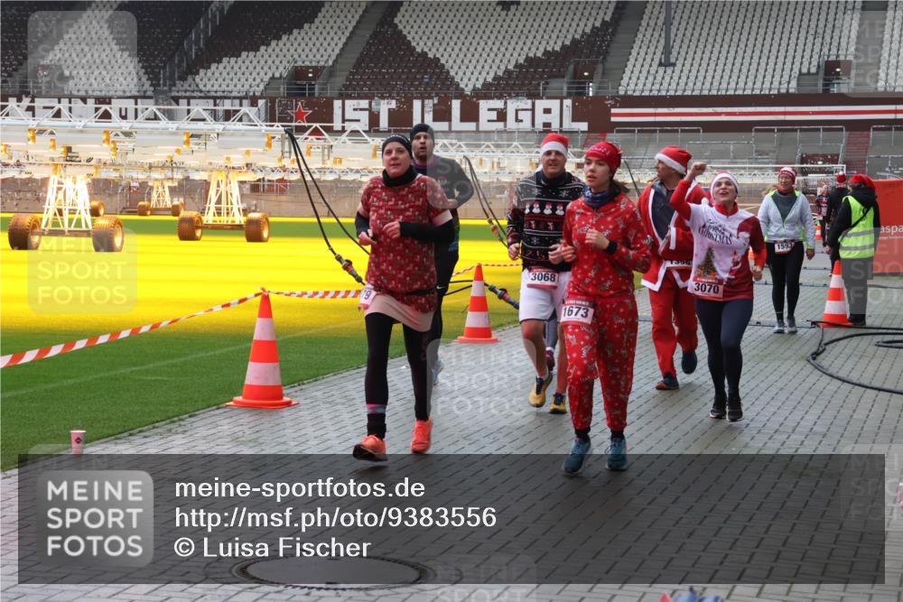 07.12.2025 - St. Pauli X-Mass-Run No. 15 Luisa Fischer http://msf.ph/oto/9383556 07.12.2025 11:26:23 Ziel 1888, 3068, 1673, 3070, 1593, 674, 678, 1079, 1334, 1339, 1344, 1345, 1356, 1379, 1388, 1593, 1672, 1673, 2055, 2063, 2088, 2145, 2161, 2166, 2198, 2255, 2265, 2498, 2786, 2795, 3050, 3051, 3068, 3070, 3094, 3257, 3258, 3260, 3261, 3607, 4654, 4825 meine-sportfotos.de
