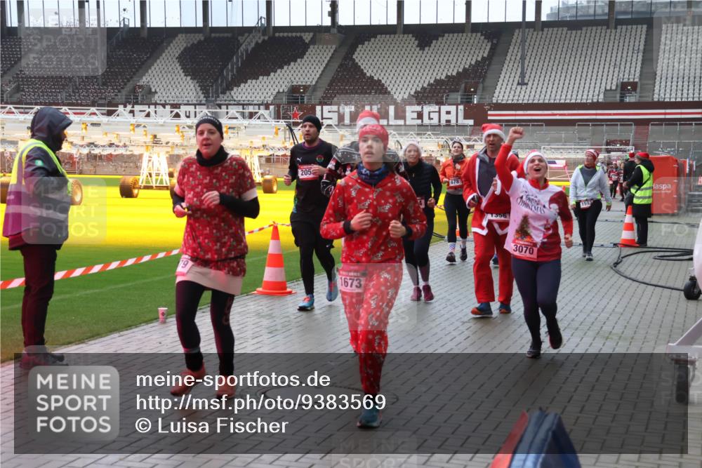 07.12.2025 - St. Pauli X-Mass-Run No. 15 Luisa Fischer http://msf.ph/oto/9383569 07.12.2025 11:26:25 Ziel 205, 19, 1673, 1356, 3070, 1593, 674, 678, 1079, 1334, 1339, 1344, 1345, 1356, 1379, 1388, 1501, 1593, 1672, 1673, 2055, 2059, 2063, 2066, 2069, 2074, 2088, 2124, 2145, 2161, 2166, 2198, 2255, 2260, 2265, 2498, 2637, 2786, 2795, 3050, 3051, 3068, 3070, 3094, 3257, 3258, 3260, 3261, 3607, 4654, 4825 meine-sportfotos.de