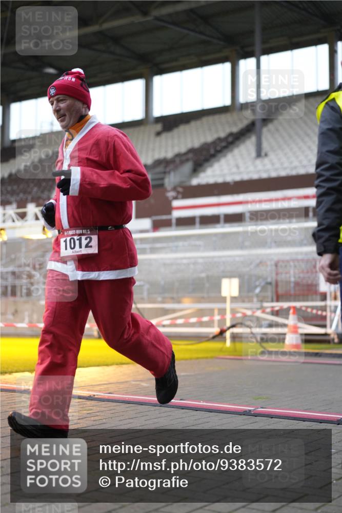 07.12.2025 - St. Pauli X-Mass-Run No. 15 Patografie http://msf.ph/oto/9383572 07.12.2025 10:25:02 Ziel 1012, 3962, 4335, 4431, 4474, 4513, 4514, 4846 meine-sportfotos.de