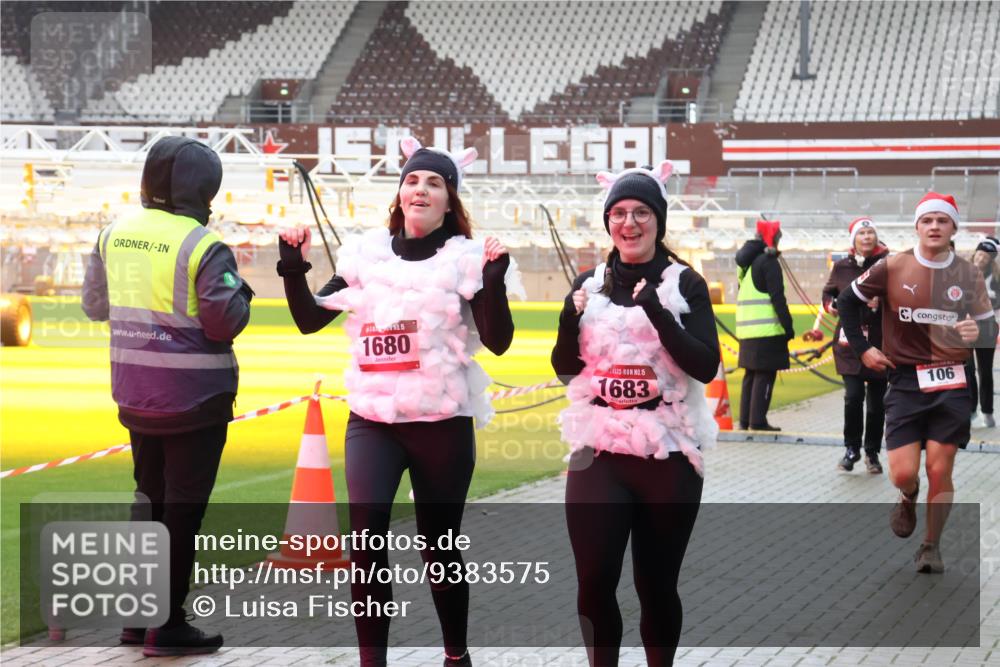 07.12.2025 - St. Pauli X-Mass-Run No. 15 Luisa Fischer http://msf.ph/oto/9383575 07.12.2025 10:53:56 Ziel 1680, 15, 1683, 106, 106, 500, 504, 507, 510, 546, 1478, 1679, 1680, 1681, 1682, 1683, 1684, 3128 meine-sportfotos.de