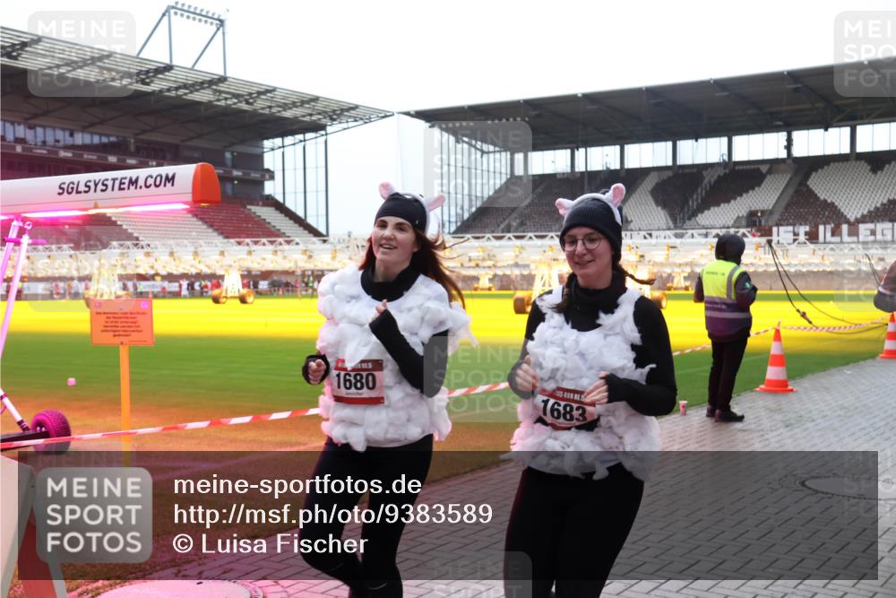 07.12.2025 - St. Pauli X-Mass-Run No. 15 Luisa Fischer http://msf.ph/oto/9383589 07.12.2025 10:53:58 Ziel 1680, 1683, 106, 500, 510, 546, 1478, 1679, 1680, 1681, 1682, 1683, 1684, 3128 meine-sportfotos.de