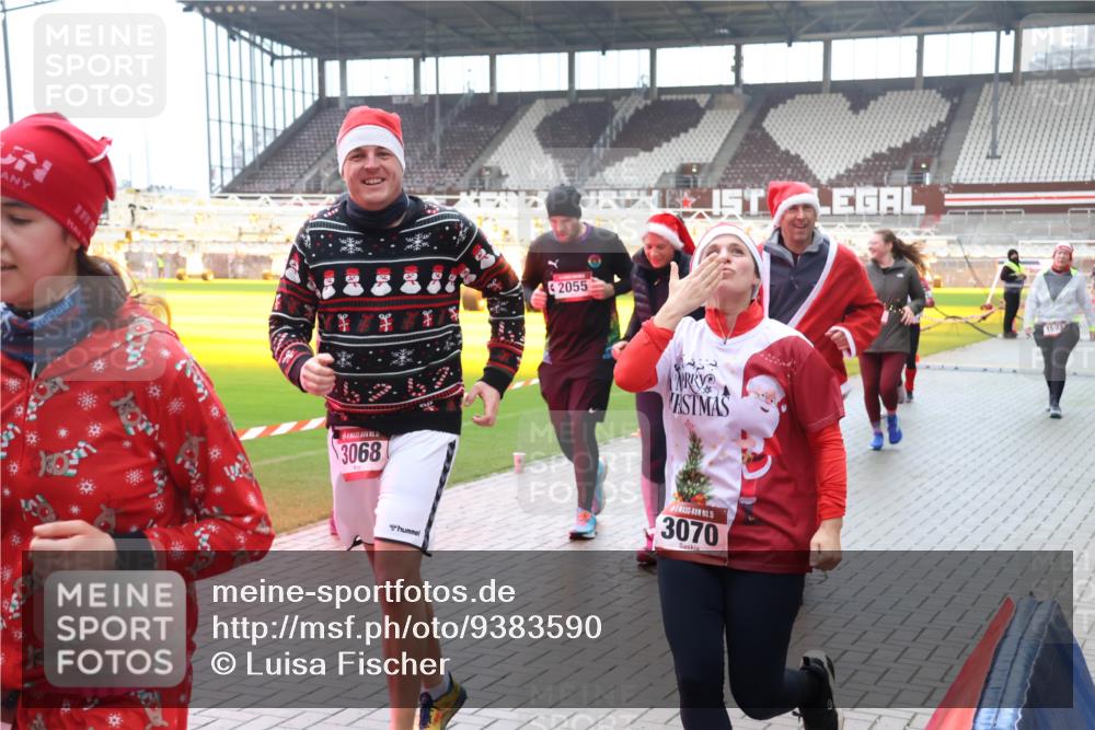 07.12.2025 - St. Pauli X-Mass-Run No. 15 Luisa Fischer http://msf.ph/oto/9383590 07.12.2025 11:26:27 Ziel 2025, 3068, 8, 2055, 15, 3070, 610, 624, 674, 678, 1079, 1334, 1339, 1344, 1345, 1356, 1379, 1388, 1498, 1501, 1593, 1672, 1673, 2055, 2059, 2063, 2066, 2069, 2074, 2088, 2124, 2145, 2161, 2166, 2198, 2255, 2257, 2260, 2265, 2498, 2637, 2786, 2795, 3050, 3051, 3068, 3070, 3094, 3217, 3257, 3258, 3260, 3261, 3607, 4654, 4825 meine-sportfotos.de