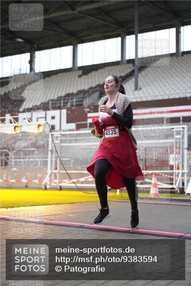 07.12.2025 - St. Pauli X-Mass-Run No. 15 Patografie http://msf.ph/oto/9383594 07.12.2025 10:25:05 Ziel 1012, 1977, 1987, 1995, 3962, 4335, 4431, 4474, 4513, 4514, 4846 meine-sportfotos.de