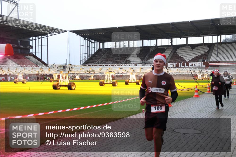 07.12.2025 - St. Pauli X-Mass-Run No. 15 Luisa Fischer http://msf.ph/oto/9383598 07.12.2025 10:53:59 Ziel 106, 106, 546, 1478, 1679, 1680, 1681, 1682, 1683, 1684, 3128 meine-sportfotos.de