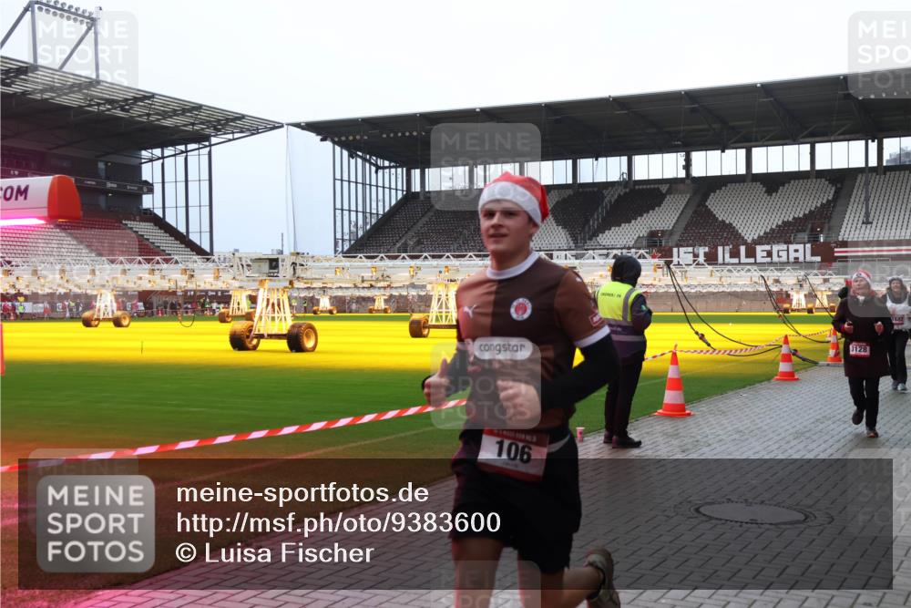 07.12.2025 - St. Pauli X-Mass-Run No. 15 Luisa Fischer http://msf.ph/oto/9383600 07.12.2025 10:53:59 Ziel 106, 1, 3128, 1682, 106, 546, 1478, 1679, 1680, 1681, 1682, 1683, 1684, 3128 meine-sportfotos.de