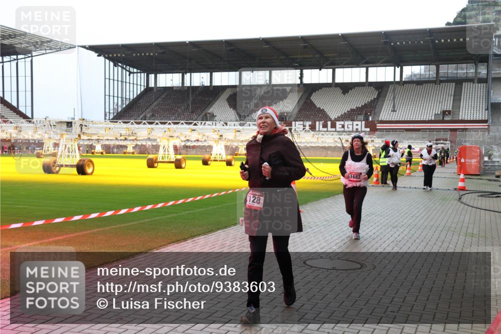 07.12.2025 - St. Pauli X-Mass-Run No. 15 Luisa Fischer http://msf.ph/oto/9383603 07.12.2025 10:54:02 Ziel 128, 1682, 106, 546, 1478, 1679, 1680, 1681, 1682, 1683, 1684, 3128 meine-sportfotos.de