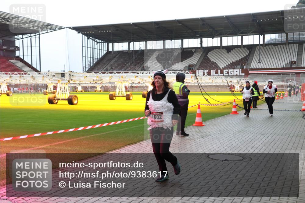 07.12.2025 - St. Pauli X-Mass-Run No. 15 Luisa Fischer http://msf.ph/oto/9383617 07.12.2025 10:54:04 Ziel 1682, 106, 546, 1478, 1679, 1680, 1681, 1682, 1683, 3128 meine-sportfotos.de