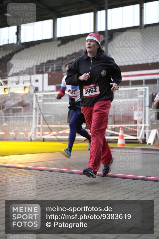 07.12.2025 - St. Pauli X-Mass-Run No. 15 Patografie http://msf.ph/oto/9383619 07.12.2025 10:25:08 Ziel 1012, 1977, 1987, 1995, 3962, 4201, 4204, 4335, 4431, 4513, 4514 meine-sportfotos.de