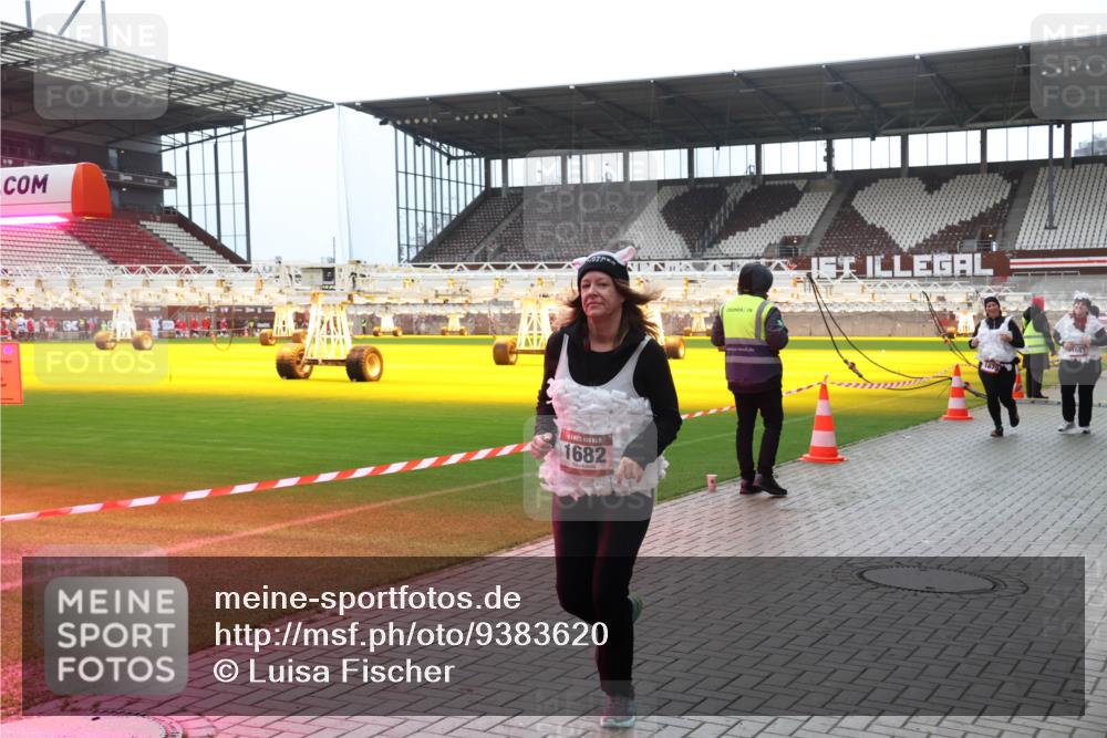 07.12.2025 - St. Pauli X-Mass-Run No. 15 Luisa Fischer http://msf.ph/oto/9383620 07.12.2025 10:54:04 Ziel 1682, 1681, 106, 546, 1478, 1679, 1680, 1681, 1682, 1683, 3128 meine-sportfotos.de