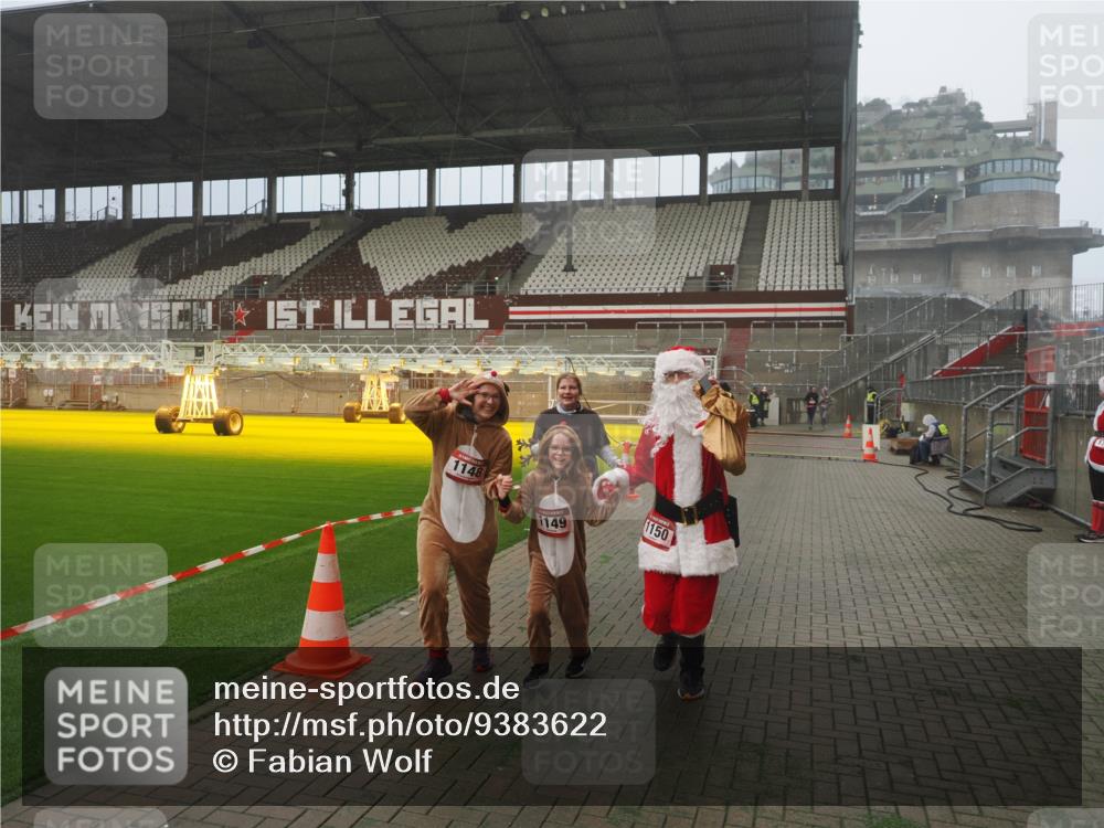 07.12.2025 - St. Pauli X-Mass-Run No. 15 Fabian Wolf http://msf.ph/oto/9383622 07.12.2025 10:11:04 Ziel 57, 979, 983, 1148, 1149, 1150, 1426, 1929, 1935, 2530 meine-sportfotos.de