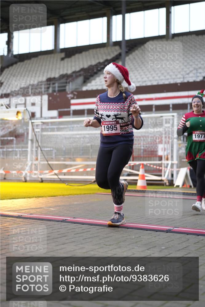 07.12.2025 - St. Pauli X-Mass-Run No. 15 Patografie http://msf.ph/oto/9383626 07.12.2025 10:25:08 Ziel 1012, 1977, 1987, 1995, 3962, 4201, 4204, 4335, 4431, 4513, 4514 meine-sportfotos.de