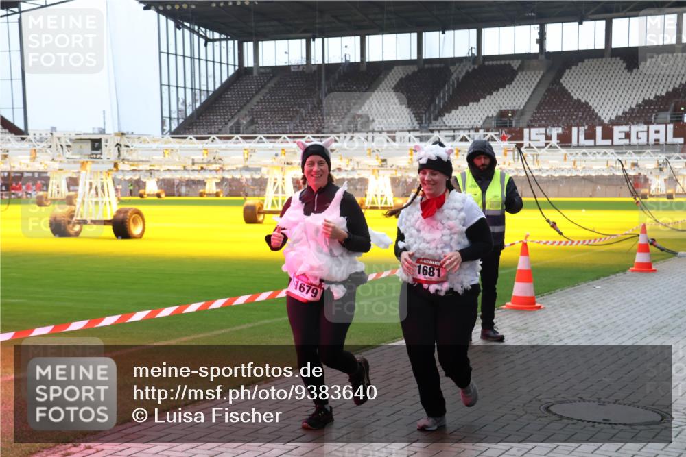 07.12.2025 - St. Pauli X-Mass-Run No. 15 Luisa Fischer http://msf.ph/oto/9383640 07.12.2025 10:54:09 Ziel 1679, 1681, 106, 546, 1478, 1679, 1680, 1681, 1682, 1683, 3128, 4814 meine-sportfotos.de