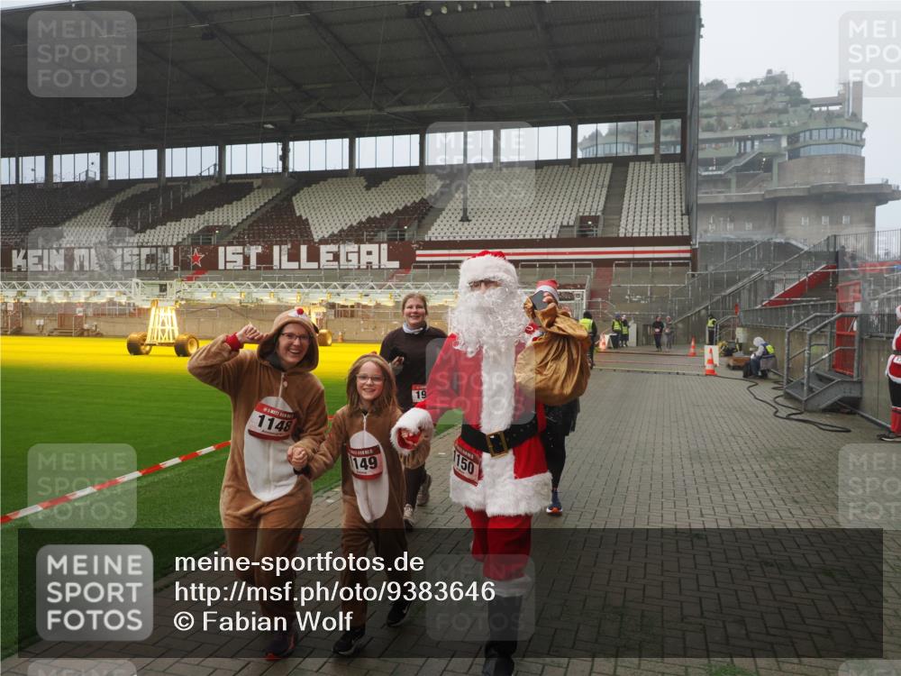 07.12.2025 - St. Pauli X-Mass-Run No. 15 Fabian Wolf http://msf.ph/oto/9383646 07.12.2025 10:11:04 Ziel 57, 979, 983, 1148, 1149, 1150, 1426, 1929, 1935, 2530 meine-sportfotos.de