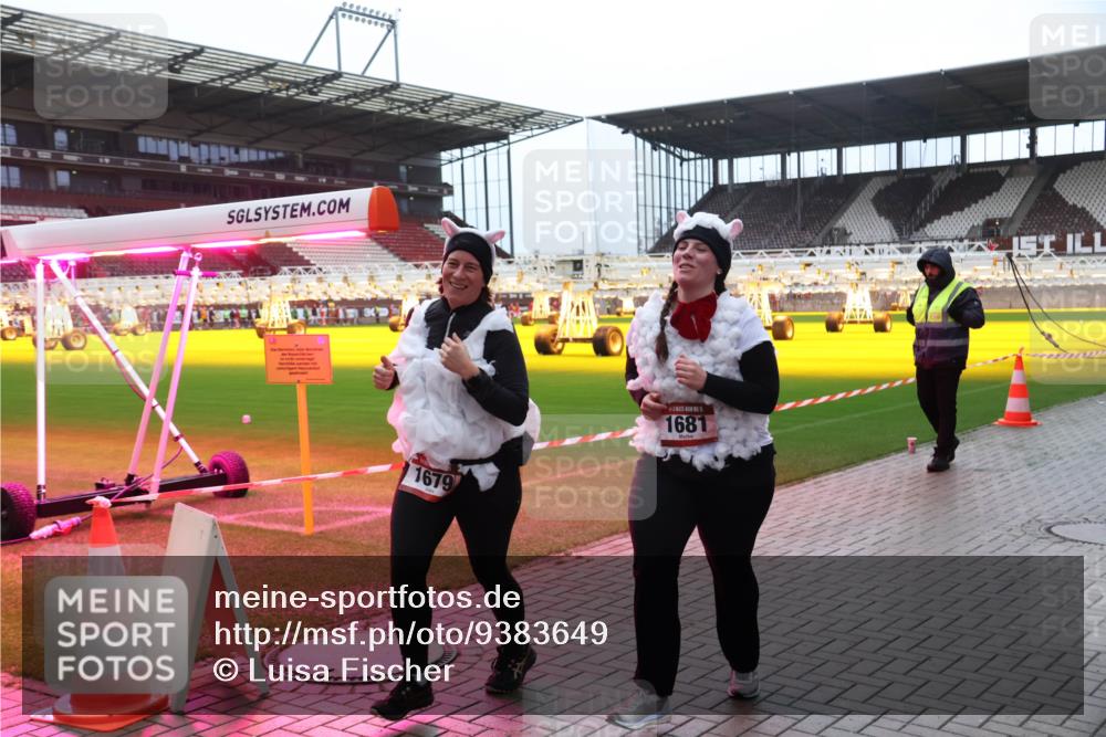 07.12.2025 - St. Pauli X-Mass-Run No. 15 Luisa Fischer http://msf.ph/oto/9383649 07.12.2025 10:54:11 Ziel 1679, 1681, 106, 546, 1478, 1679, 1680, 1681, 1682, 1683, 3128, 4814 meine-sportfotos.de