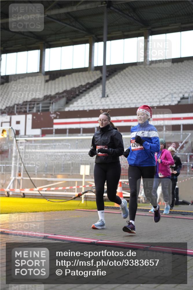 07.12.2025 - St. Pauli X-Mass-Run No. 15 Patografie http://msf.ph/oto/9383657 07.12.2025 10:25:13 Ziel 1012, 1247, 1631, 1977, 1987, 1995, 2029, 3962, 4118, 4119, 4121, 4201, 4204, 4284, 4335, 4445, 4482, 4485 meine-sportfotos.de