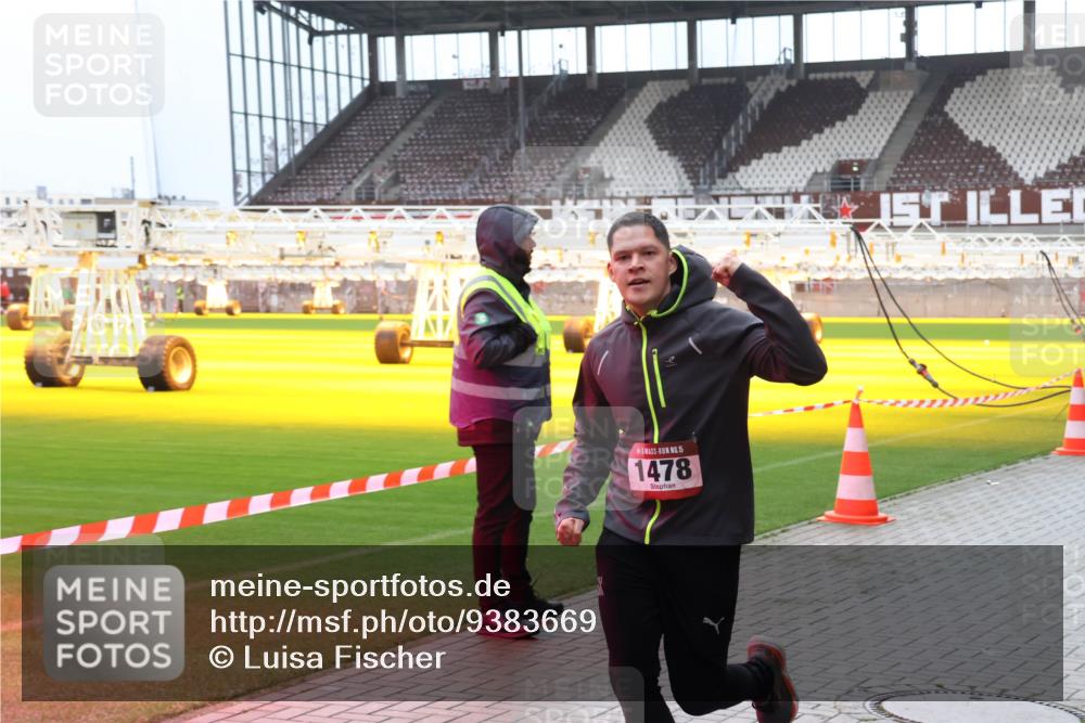 07.12.2025 - St. Pauli X-Mass-Run No. 15 Luisa Fischer http://msf.ph/oto/9383669 07.12.2025 10:54:36 Ziel 15, 1478, 1, 1478, 1489, 4814 meine-sportfotos.de