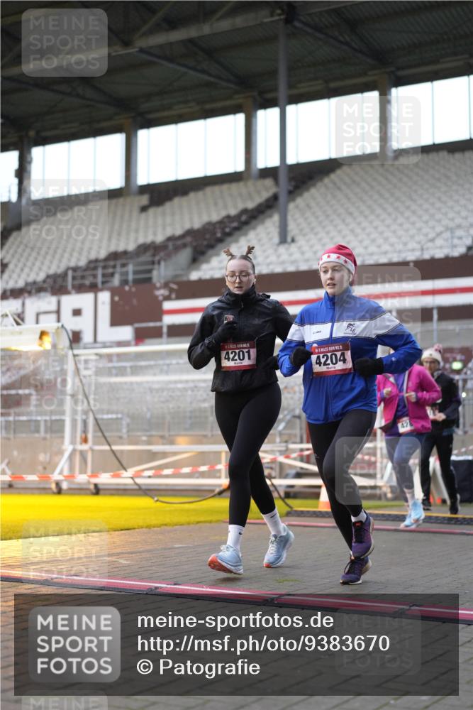 07.12.2025 - St. Pauli X-Mass-Run No. 15 Patografie http://msf.ph/oto/9383670 07.12.2025 10:25:13 Ziel 1012, 1247, 1631, 1977, 1987, 1995, 2029, 3962, 4118, 4119, 4121, 4201, 4204, 4284, 4335, 4445, 4482, 4485 meine-sportfotos.de