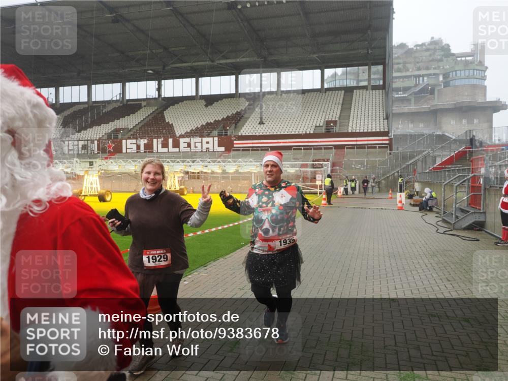 07.12.2025 - St. Pauli X-Mass-Run No. 15 Fabian Wolf http://msf.ph/oto/9383678 07.12.2025 10:11:05 Ziel 57, 979, 983, 1148, 1149, 1150, 1426, 1929, 1935, 2530 meine-sportfotos.de