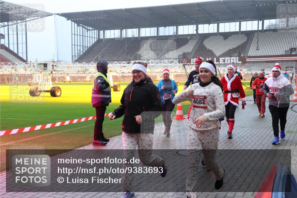 07.12.2025 - St. Pauli X-Mass-Run No. 15 Luisa Fischer http://msf.ph/oto/9383693 07.12.2025 10:13:46 Ziel 117, 3589, 4082, 122, 3588, 139, 80, 88, 970, 1044, 1062, 1126, 1220, 1397, 1733, 2687, 2711, 2712, 2905, 3588, 3589, 4081, 4082, 4083, 4487, 4664 meine-sportfotos.de