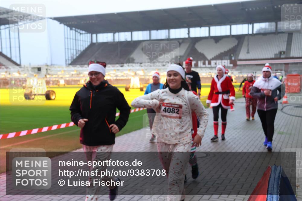 07.12.2025 - St. Pauli X-Mass-Run No. 15 Luisa Fischer http://msf.ph/oto/9383708 07.12.2025 10:13:46 Ziel 4082, 80, 88, 970, 1044, 1062, 1126, 1220, 1397, 1733, 2687, 2711, 2712, 2905, 3588, 3589, 4081, 4082, 4083, 4487, 4664 meine-sportfotos.de