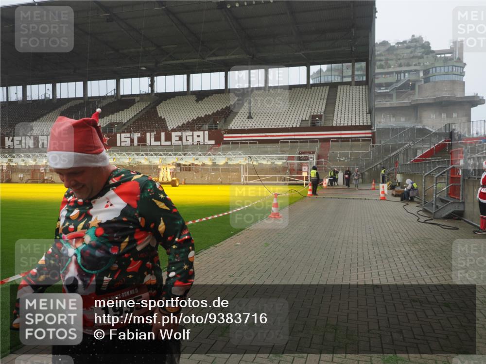 07.12.2025 - St. Pauli X-Mass-Run No. 15 Fabian Wolf http://msf.ph/oto/9383716 07.12.2025 10:11:06 Ziel 57, 979, 983, 1148, 1149, 1150, 1426, 1929, 1935, 2530 meine-sportfotos.de