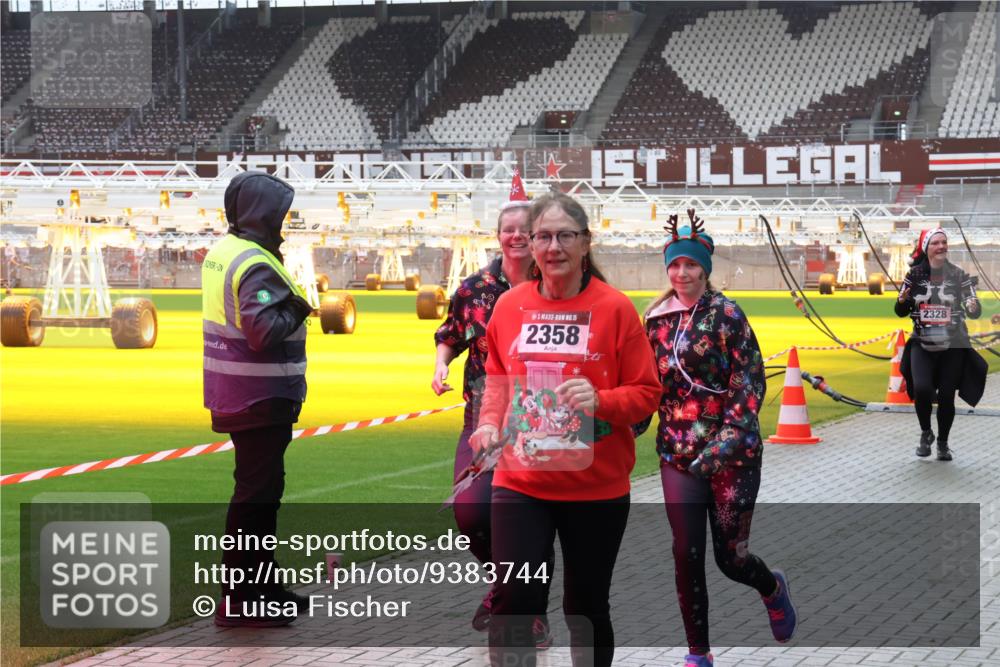 07.12.2025 - St. Pauli X-Mass-Run No. 15 Luisa Fischer http://msf.ph/oto/9383744 07.12.2025 10:55:04 Ziel 15, 2358, 2328, 656, 692, 1177, 1393, 1489, 2286, 2328, 2358, 2360, 2832, 3391, 3437 meine-sportfotos.de