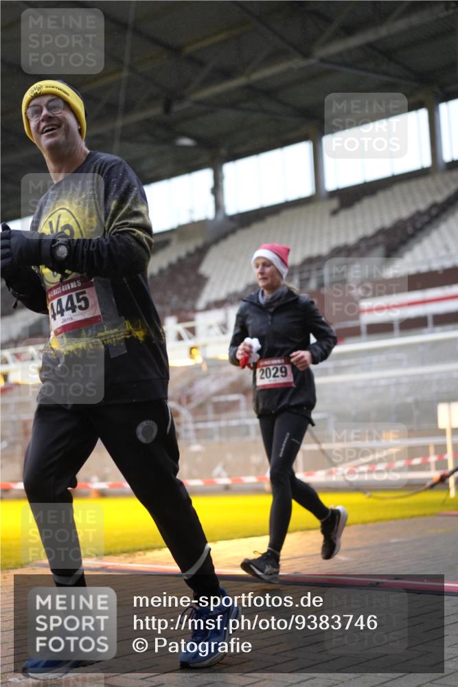 07.12.2025 - St. Pauli X-Mass-Run No. 15 Patografie http://msf.ph/oto/9383746 07.12.2025 10:25:18 Ziel 1247, 1631, 1977, 1987, 1995, 2029, 3962, 4118, 4119, 4121, 4201, 4204, 4284, 4335, 4445, 4482, 4485 meine-sportfotos.de