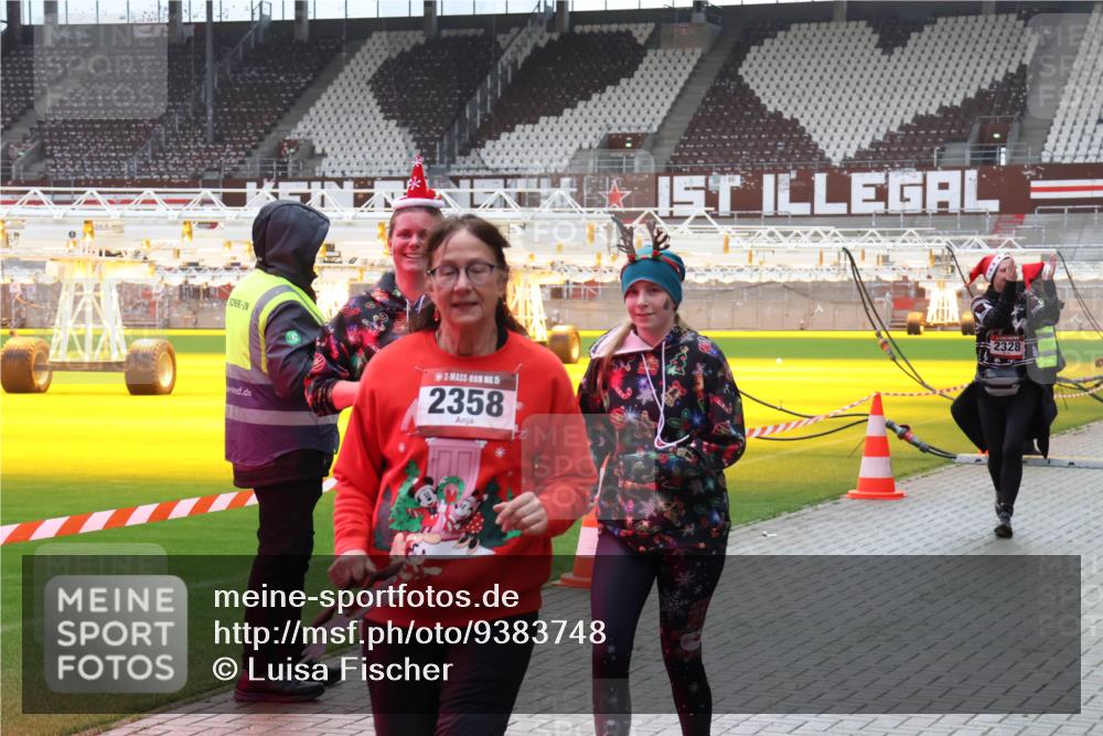 07.12.2025 - St. Pauli X-Mass-Run No. 15 Luisa Fischer http://msf.ph/oto/9383748 07.12.2025 10:55:05 Ziel 15, 2358, 2328, 656, 692, 1177, 1393, 1489, 2286, 2328, 2358, 2360, 2832, 3391, 3437 meine-sportfotos.de