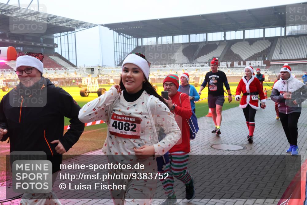 07.12.2025 - St. Pauli X-Mass-Run No. 15 Luisa Fischer http://msf.ph/oto/9383752 07.12.2025 10:13:47 Ziel 15, 4082, 1397, 139, 80, 88, 970, 1044, 1062, 1126, 1220, 1397, 1733, 2687, 2711, 2712, 2905, 3588, 3589, 4081, 4082, 4083, 4487, 4664 meine-sportfotos.de