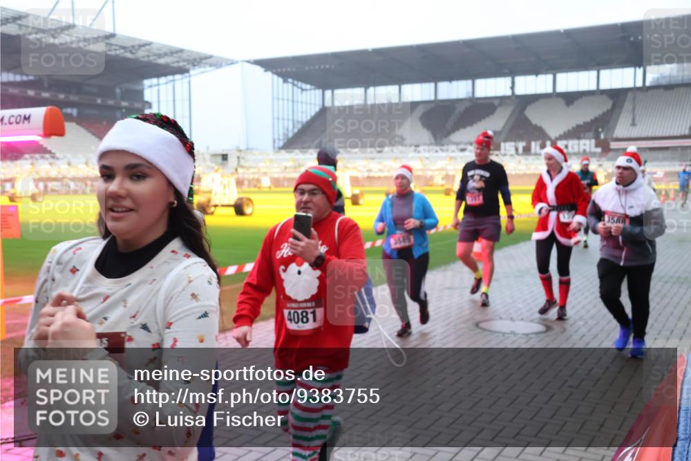 07.12.2025 - St. Pauli X-Mass-Run No. 15 Luisa Fischer http://msf.ph/oto/9383755 07.12.2025 10:13:47 Ziel 4081, 3589, 80, 88, 970, 1044, 1062, 1126, 1220, 1397, 1733, 2687, 2711, 2712, 2905, 3588, 3589, 4081, 4082, 4083, 4487, 4664 meine-sportfotos.de