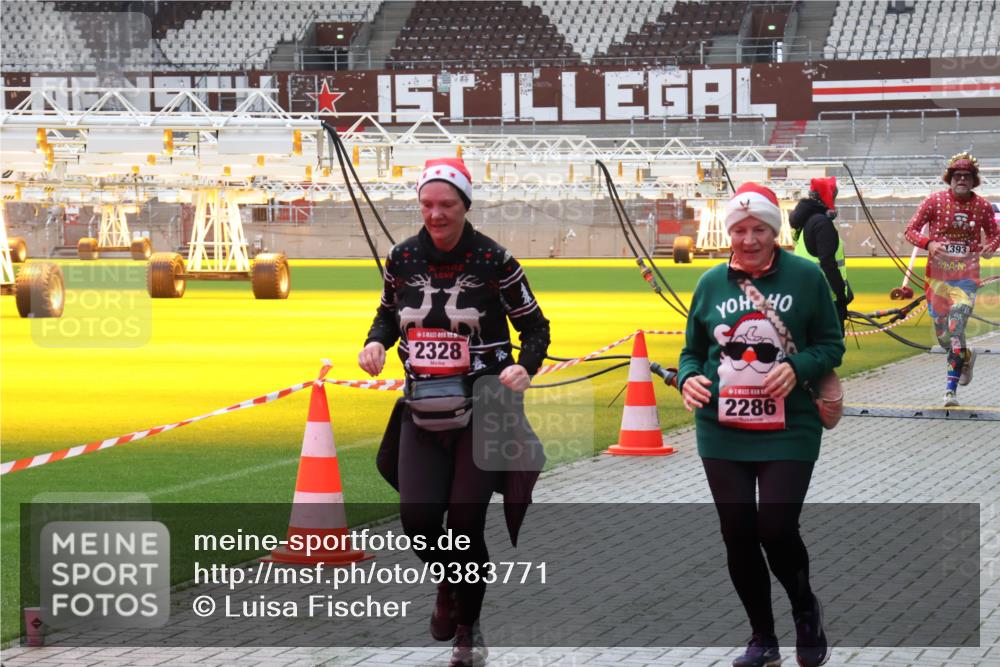07.12.2025 - St. Pauli X-Mass-Run No. 15 Luisa Fischer http://msf.ph/oto/9383771 07.12.2025 10:55:08 Ziel 2328, 393, 2286, 656, 692, 1177, 1393, 1489, 2286, 2328, 2358, 2360, 2832, 3391, 3437 meine-sportfotos.de