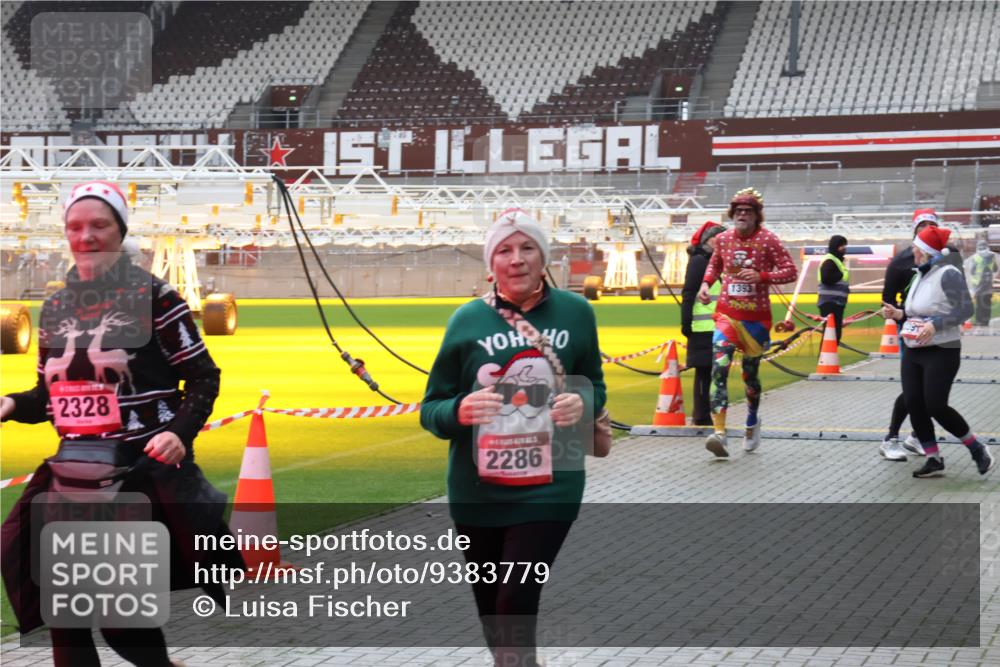 07.12.2025 - St. Pauli X-Mass-Run No. 15 Luisa Fischer http://msf.ph/oto/9383779 07.12.2025 10:55:09 Ziel 2328, 2286, 656, 692, 1177, 1393, 1489, 2286, 2328, 2358, 2360, 2832, 3391, 3437 meine-sportfotos.de