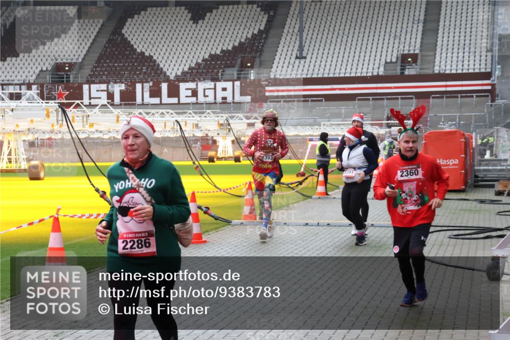 07.12.2025 - St. Pauli X-Mass-Run No. 15 Luisa Fischer http://msf.ph/oto/9383783 07.12.2025 10:55:09 Ziel 15, 2286, 393, 391, 2360, 656, 692, 1177, 1393, 1489, 2286, 2328, 2358, 2360, 2832, 3391, 3437 meine-sportfotos.de