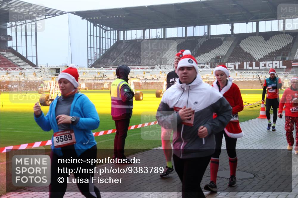 07.12.2025 - St. Pauli X-Mass-Run No. 15 Luisa Fischer http://msf.ph/oto/9383789 07.12.2025 10:13:48 Ziel 3589, 399, 2687, 122, 80, 88, 970, 1044, 1062, 1126, 1220, 1397, 1699, 1733, 2687, 2711, 2712, 2905, 3588, 3589, 4081, 4082, 4083, 4487, 4664 meine-sportfotos.de
