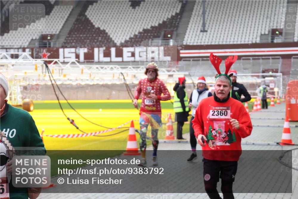 07.12.2025 - St. Pauli X-Mass-Run No. 15 Luisa Fischer http://msf.ph/oto/9383792 07.12.2025 10:55:10 Ziel 5, 2360, 656, 692, 1177, 1393, 1489, 2286, 2328, 2358, 2360, 2832, 3391, 3437 meine-sportfotos.de