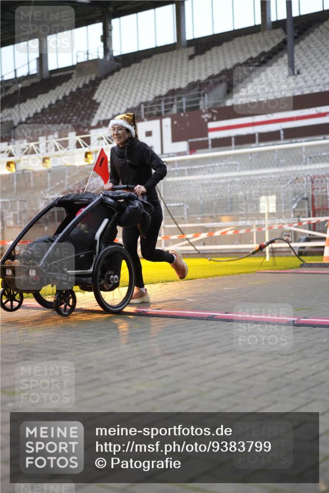 07.12.2025 - St. Pauli X-Mass-Run No. 15 Patografie http://msf.ph/oto/9383799 07.12.2025 10:25:29 Ziel 129, 404, 1247, 1631, 2029, 2680, 3742, 4118, 4119, 4121, 4162, 4164, 4202, 4284, 4372, 4373, 4445, 4482, 4485 meine-sportfotos.de