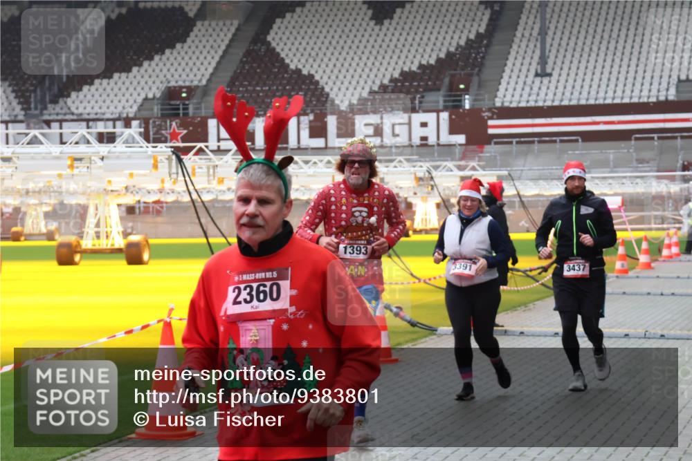 07.12.2025 - St. Pauli X-Mass-Run No. 15 Luisa Fischer http://msf.ph/oto/9383801 07.12.2025 10:55:11 Ziel 15, 2360, 1393, 3391, 3437, 656, 692, 1177, 1393, 1489, 2286, 2328, 2358, 2360, 2832, 3391, 3437 meine-sportfotos.de