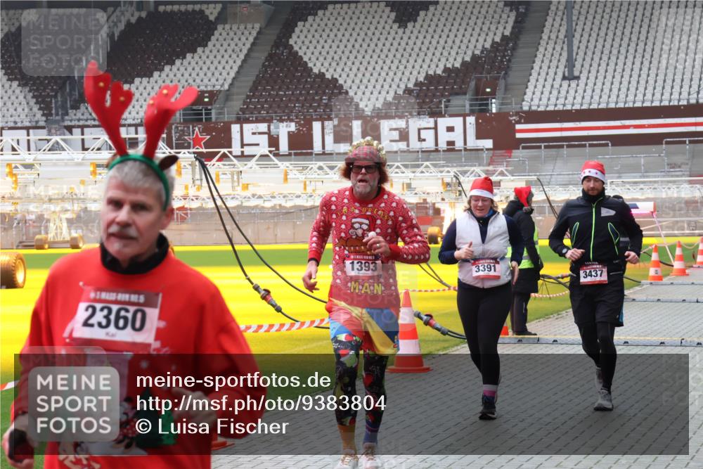07.12.2025 - St. Pauli X-Mass-Run No. 15 Luisa Fischer http://msf.ph/oto/9383804 07.12.2025 10:55:11 Ziel 2360, 1393, 3391, 3437, 656, 692, 1177, 1393, 1489, 2286, 2328, 2358, 2360, 2832, 3391, 3437 meine-sportfotos.de