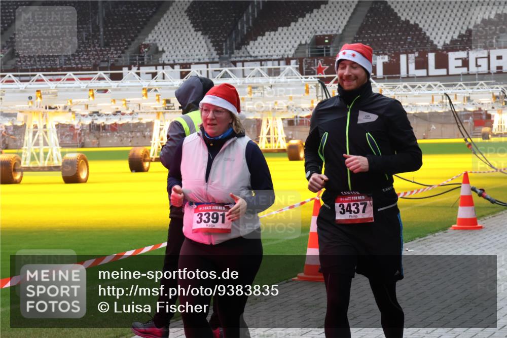 07.12.2025 - St. Pauli X-Mass-Run No. 15 Luisa Fischer http://msf.ph/oto/9383835 07.12.2025 10:55:15 Ziel 15, 3391, 15, 3437, 656, 692, 1177, 1393, 1489, 2286, 2328, 2358, 2360, 2832, 3391, 3437 meine-sportfotos.de