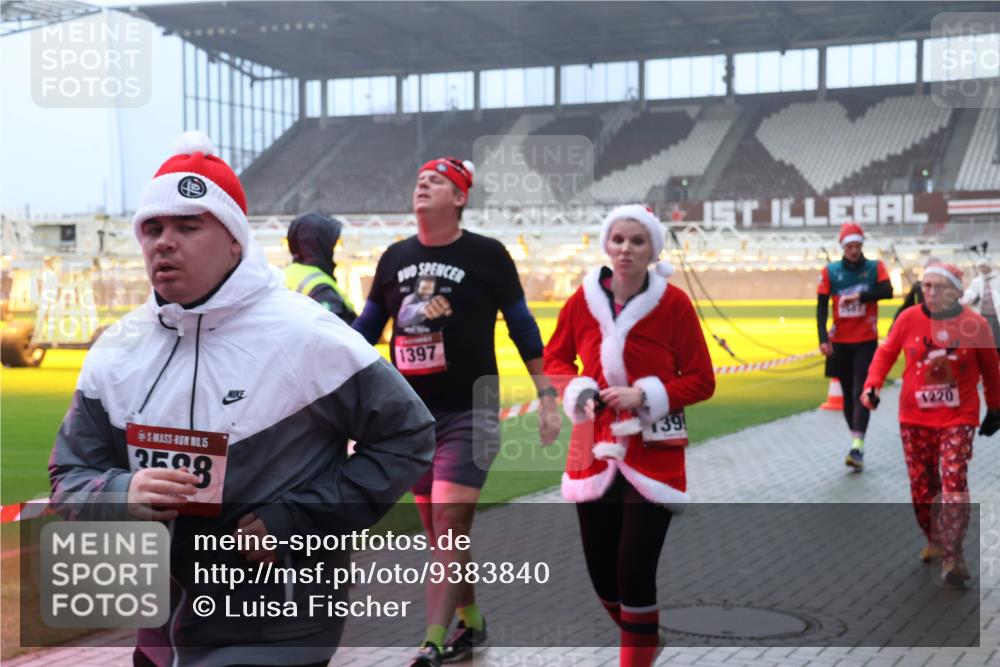 07.12.2025 - St. Pauli X-Mass-Run No. 15 Luisa Fischer http://msf.ph/oto/9383840 07.12.2025 10:13:49 Ziel 15, 2408, 1397, 139, 1220, 80, 88, 970, 1044, 1062, 1126, 1220, 1397, 1699, 1733, 2687, 2711, 2712, 2905, 3588, 3589, 4081, 4082, 4083, 4487, 4664 meine-sportfotos.de