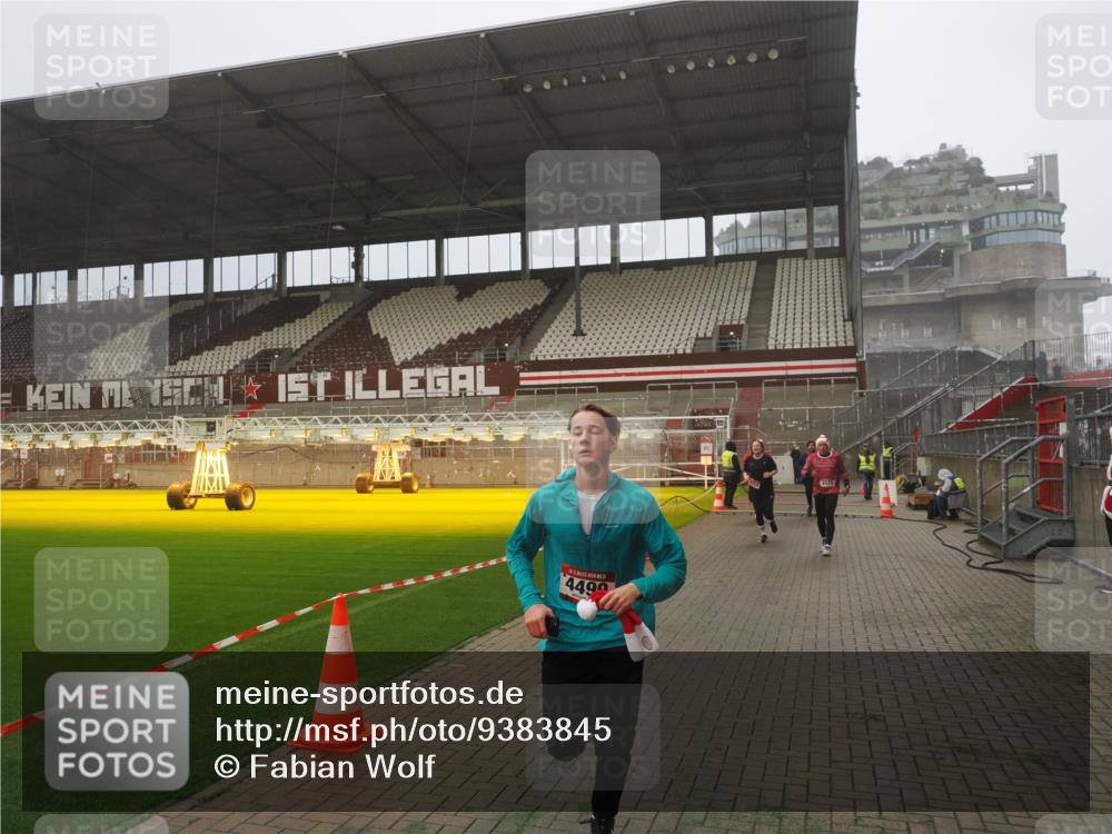 07.12.2025 - St. Pauli X-Mass-Run No. 15 Fabian Wolf http://msf.ph/oto/9383845 07.12.2025 10:11:20 Ziel 1969, 3354, 3815, 4499, 4525, 4659, 4661 meine-sportfotos.de