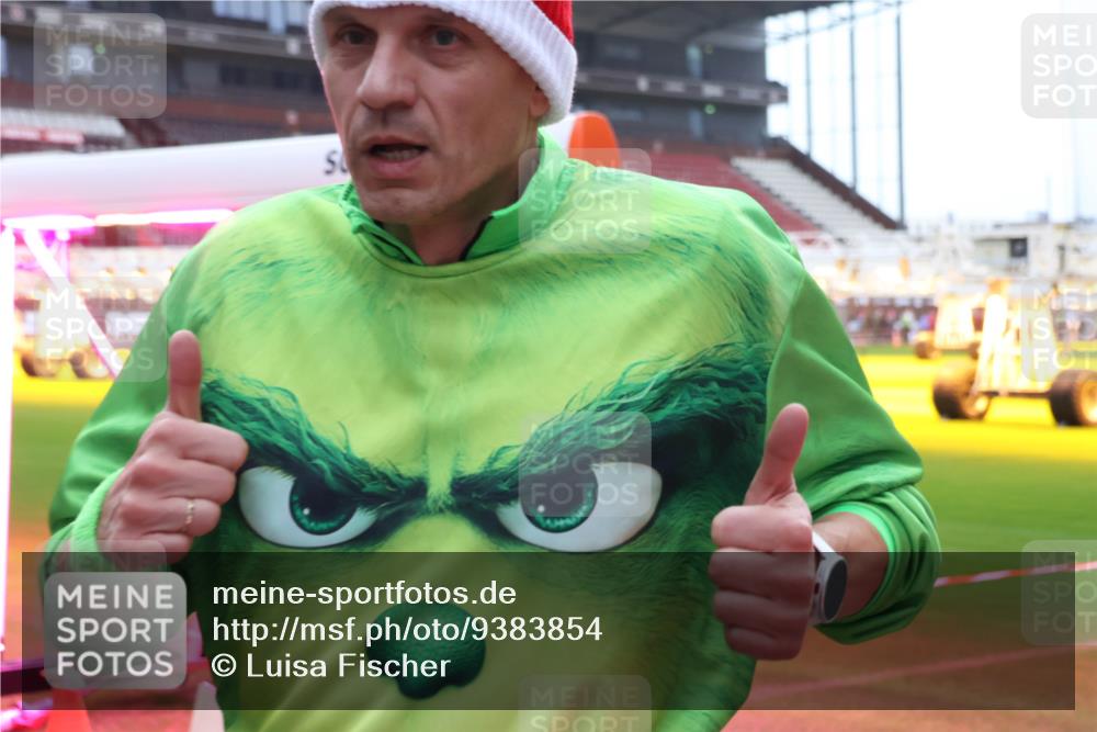 07.12.2025 - St. Pauli X-Mass-Run No. 15 Luisa Fischer http://msf.ph/oto/9383854 07.12.2025 10:56:19 Ziel 2485, 4493 meine-sportfotos.de
