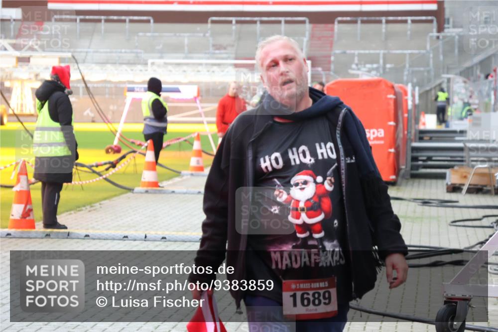 07.12.2025 - St. Pauli X-Mass-Run No. 15 Luisa Fischer http://msf.ph/oto/9383859 07.12.2025 10:56:29 Ziel 5, 1689, 951, 955, 1790, 1793, 2485, 4493 meine-sportfotos.de