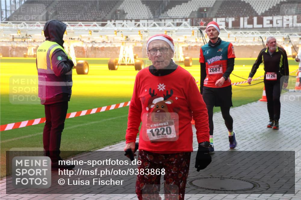 07.12.2025 - St. Pauli X-Mass-Run No. 15 Luisa Fischer http://msf.ph/oto/9383868 07.12.2025 10:13:52 Ziel 15, 1220, 2687, 1126, 88, 970, 1044, 1062, 1126, 1220, 1397, 1699, 1733, 2711, 2712, 2905, 3588, 3589, 4081, 4082, 4083, 4664 meine-sportfotos.de
